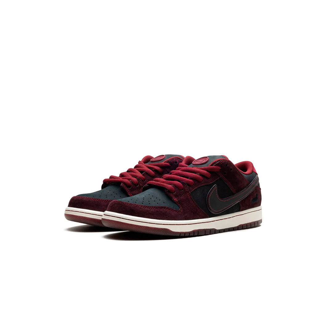 Nike SB Dunk Low Pro x Riot
